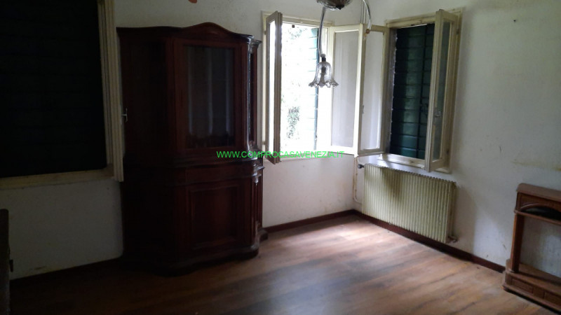 CASALE SUL SILE.  Introvabile rapporto prezzo-qualità per questa costruzione solida anni sessanta...