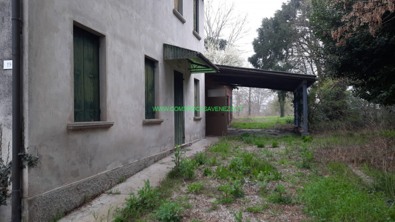 CASALE SUL SILE.  Introvabile rapporto prezzo-qualità per questa costruzione solida anni sessanta...