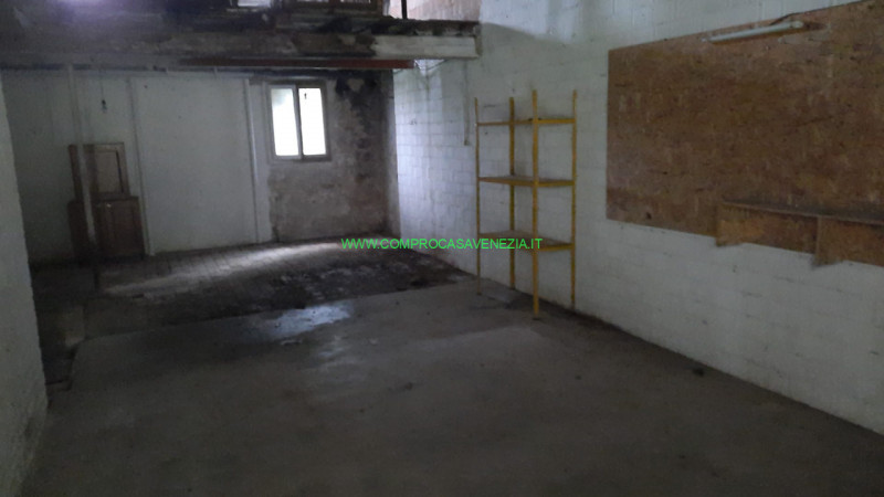 CASALE SUL SILE.  Introvabile rapporto prezzo-qualità per questa costruzione solida anni sessanta...