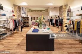 Vicenza, splendido negozio vetrinato open space situato in Corso Palladio nel cuore del centro st...