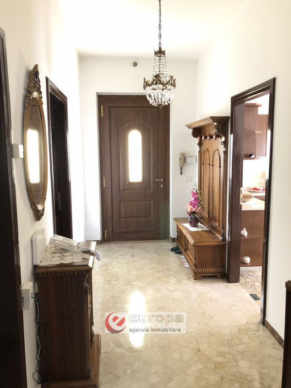 OSPEDALETTO (Bolzano Vicentino), nelle adiacenze del capolinea dell'autobus urbano n.05, spaziosa...