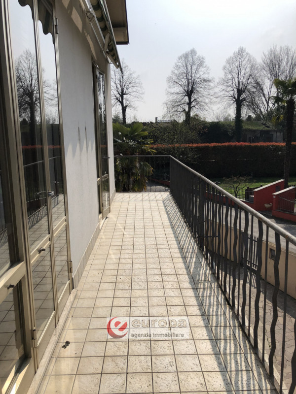 OSPEDALETTO (Bolzano Vicentino), nelle adiacenze del capolinea dell'autobus urbano n.05, spaziosa...