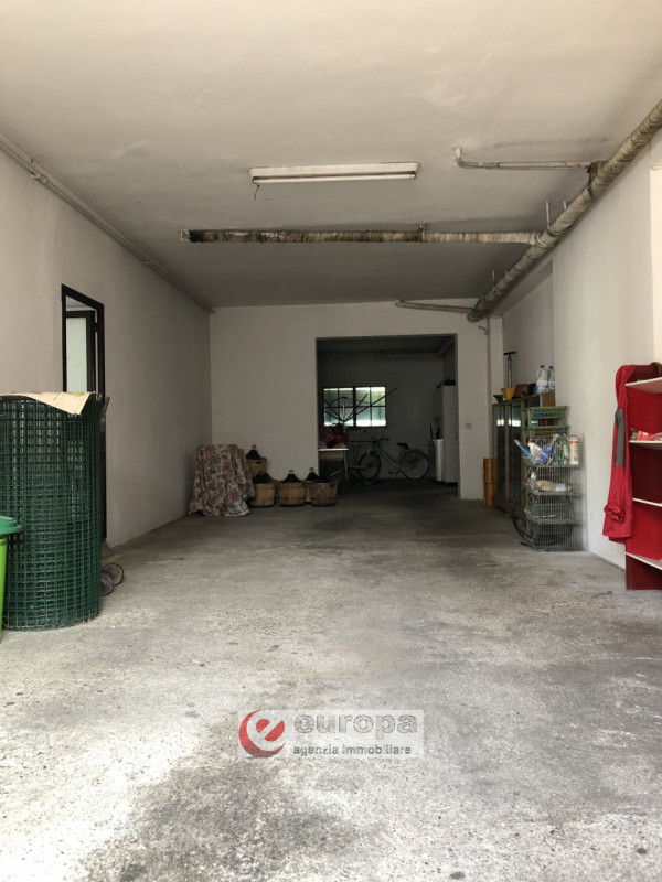 OSPEDALETTO (Bolzano Vicentino), nelle adiacenze del capolinea dell'autobus urbano n.05, spaziosa...