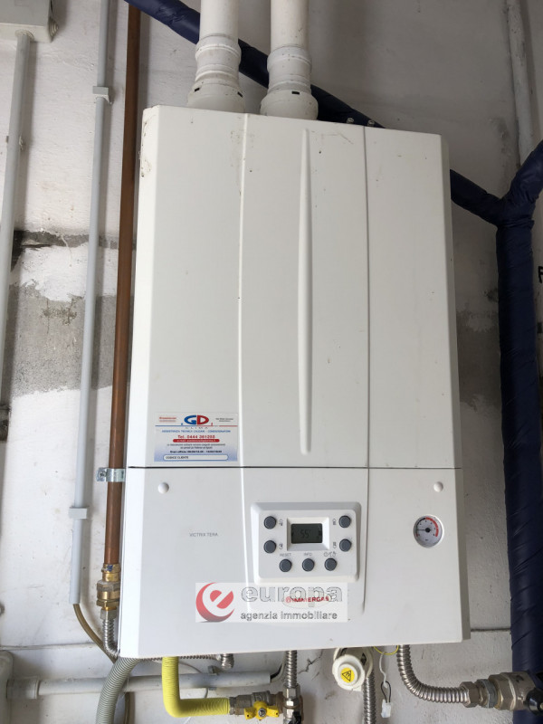 OSPEDALETTO (Bolzano Vicentino), nelle adiacenze del capolinea dell'autobus urbano n.05, spaziosa...