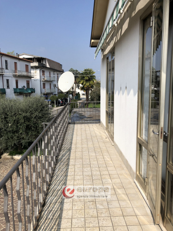 OSPEDALETTO (Bolzano Vicentino), nelle adiacenze del capolinea dell'autobus urbano n.05, spaziosa...