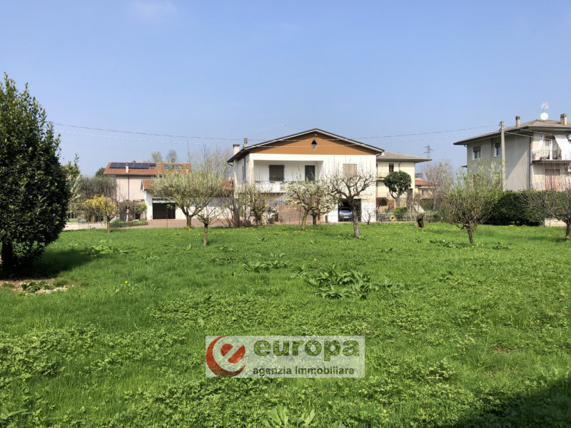OSPEDALETTO (Bolzano Vicentino), nelle adiacenze del capolinea dell'autobus urbano n.05, spaziosa...