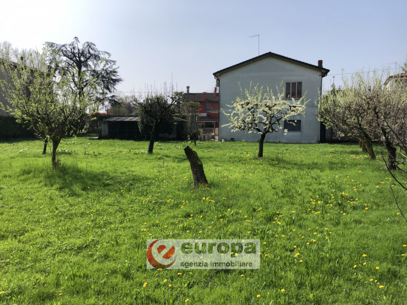 OSPEDALETTO (Bolzano Vicentino), nelle adiacenze del capolinea dell'autobus urbano n.05, spaziosa...