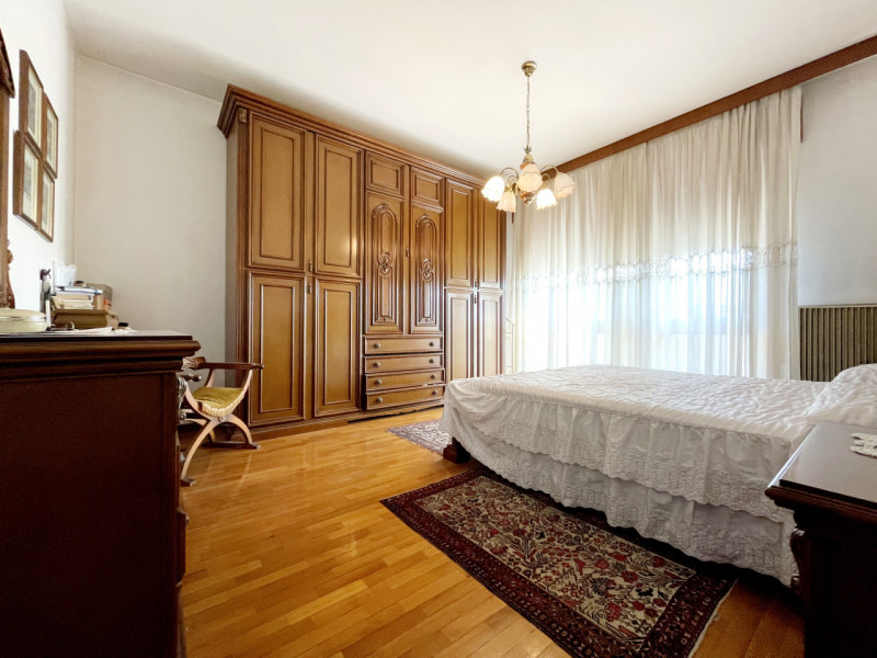 Proponiamo in vendita a Ospedaletto Euganeo, compendio immobiliare costituito da magazzino, local...