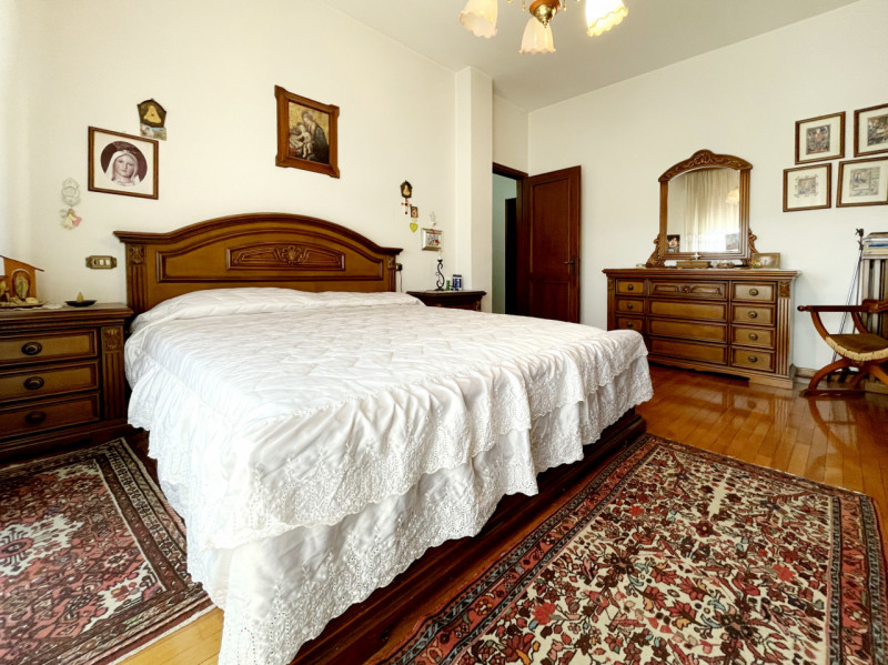 Proponiamo in vendita a Ospedaletto Euganeo, compendio immobiliare costituito da magazzino, local...