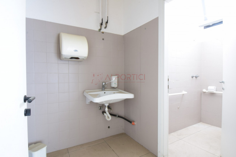 PIOVE DI SACCO SP 93 - Via Scardovara – NEGOZIO di 500 mq con 6 GRANDI VETRINE, doppio accesso e ...