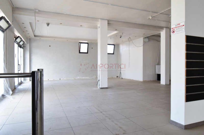 PIOVE DI SACCO SP 93 - Via Scardovara – NEGOZIO di 500 mq con 6 GRANDI VETRINE, doppio accesso e ...