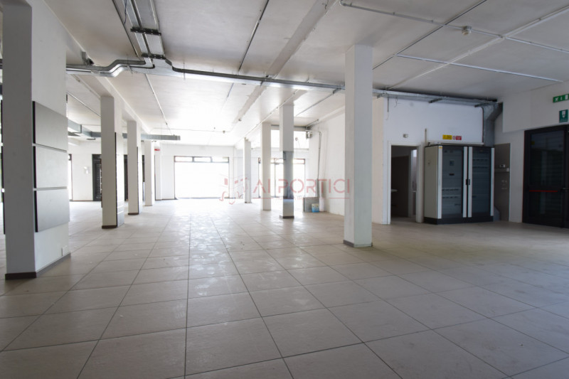 PIOVE DI SACCO SP 93 - Via Scardovara – NEGOZIO di 500 mq con 6 GRANDI VETRINE, doppio accesso e ...