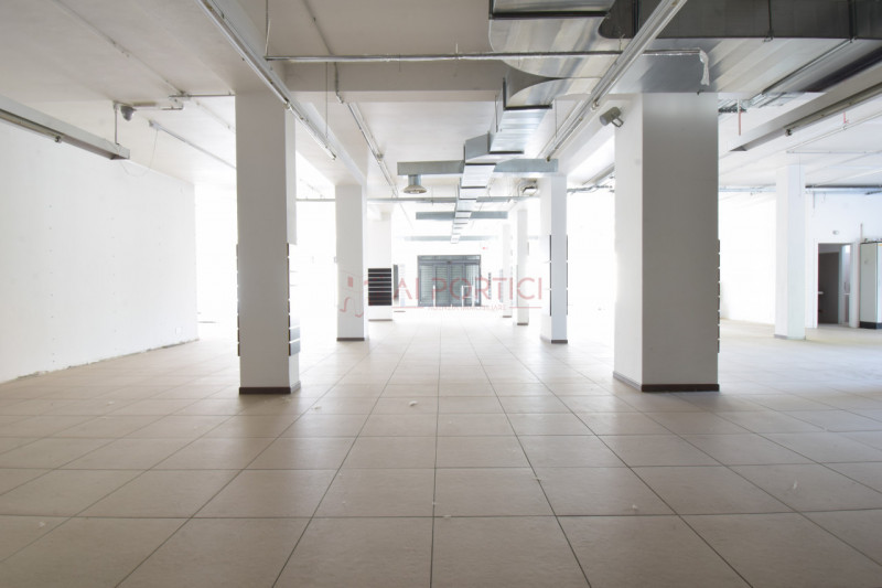 PIOVE DI SACCO SP 93 - Via Scardovara – NEGOZIO di 500 mq con 6 GRANDI VETRINE, doppio accesso e ...