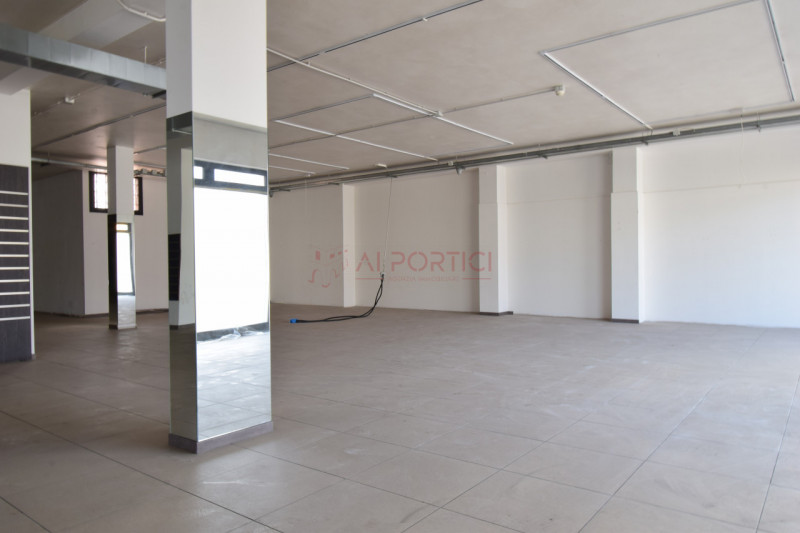 PIOVE DI SACCO SP 93 - Via Scardovara – NEGOZIO di 500 mq con 6 GRANDI VETRINE, doppio accesso e ...