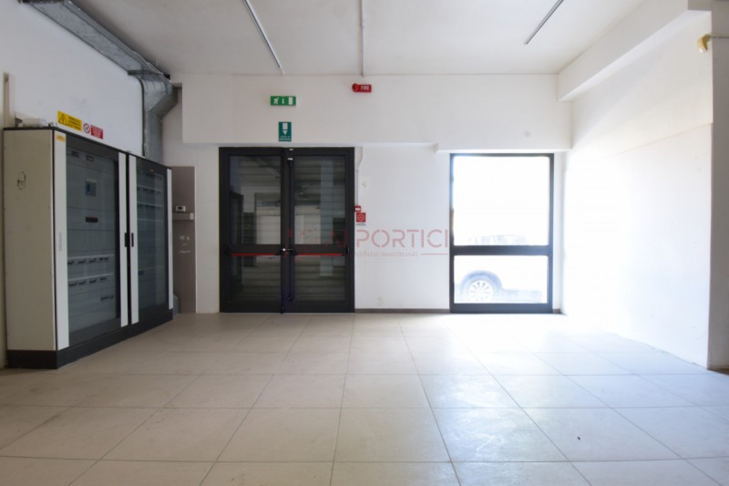 PIOVE DI SACCO SP 93 - Via Scardovara – NEGOZIO di 500 mq con 6 GRANDI VETRINE, doppio accesso e ...