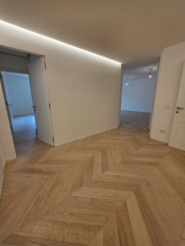 Scoprite un'opportunità unica nella storica città di Padova! Questo spazioso appartamento, situat...
