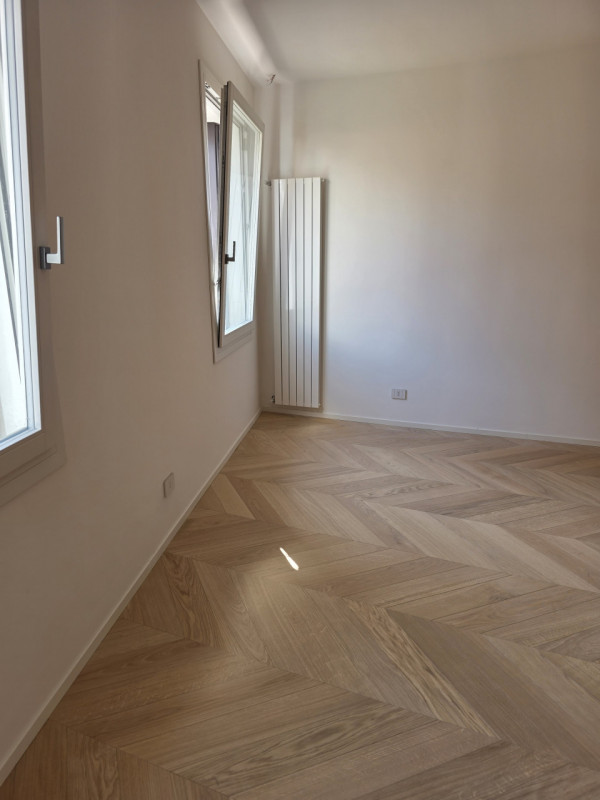 Scoprite un'opportunità unica nella storica città di Padova! Questo spazioso appartamento, situat...