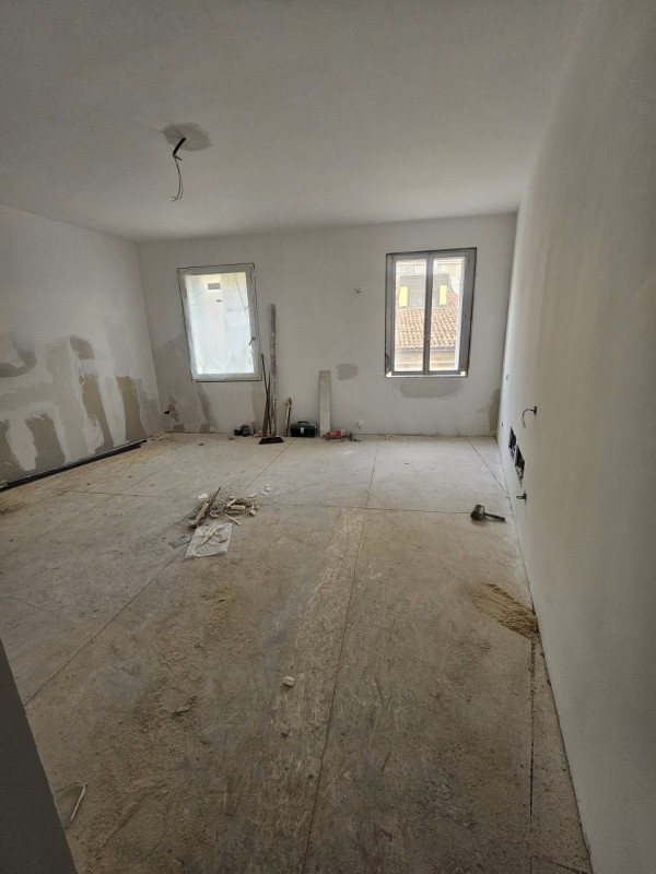 Scoprite un'opportunità unica nella storica città di Padova! Questo spazioso appartamento, situat...