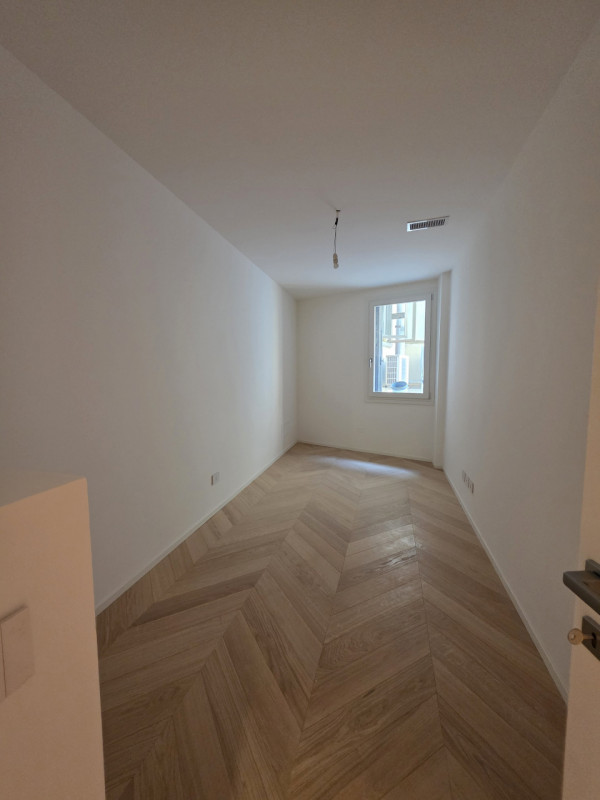 Scoprite un'opportunità unica nella storica città di Padova! Questo spazioso appartamento, situat...