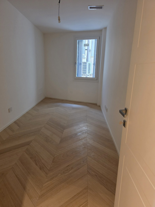 Scoprite un'opportunità unica nella storica città di Padova! Questo spazioso appartamento, situat...