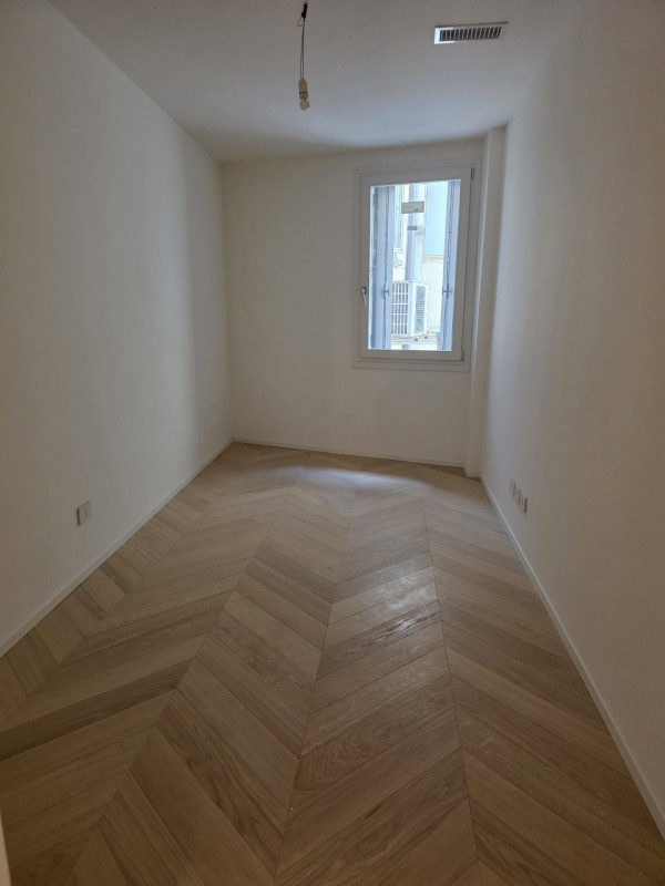 Scoprite un'opportunità unica nella storica città di Padova! Questo spazioso appartamento, situat...