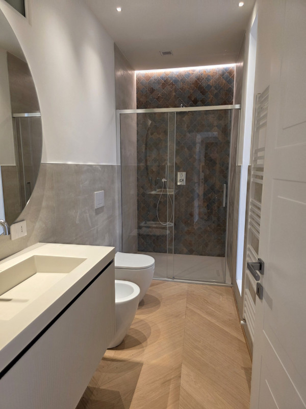 Scoprite un'opportunità unica nella storica città di Padova! Questo spazioso appartamento, situat...