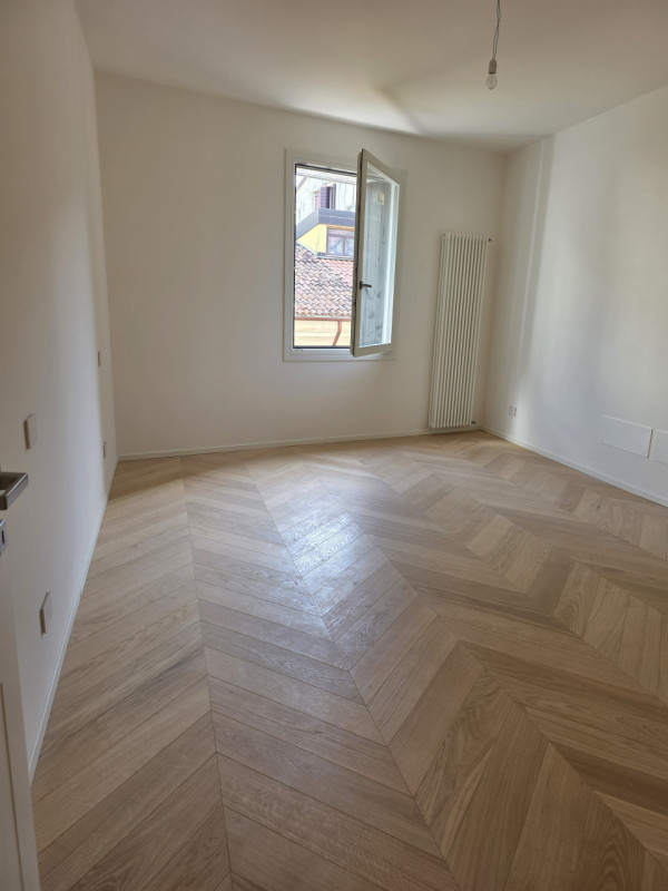 Scoprite un'opportunità unica nella storica città di Padova! Questo spazioso appartamento, situat...