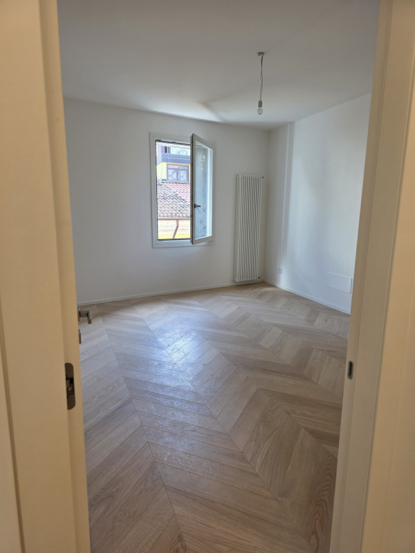 Scoprite un'opportunità unica nella storica città di Padova! Questo spazioso appartamento, situat...