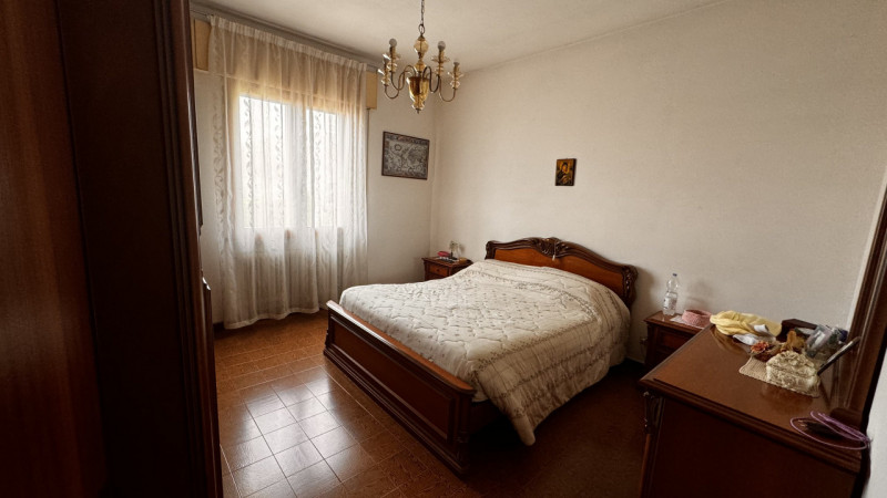 Scopri questa splendida casa singola terratetto situata a Lozzo Atestino, immersa nel meraviglios...