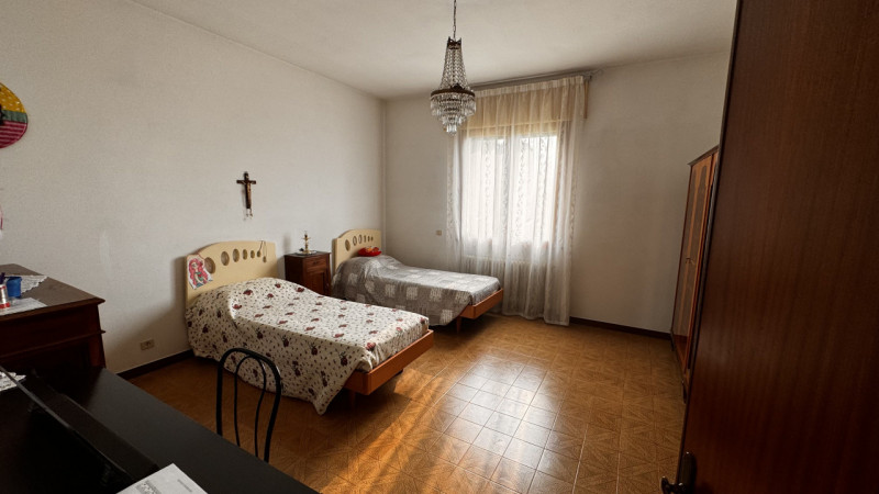 Scopri questa splendida casa singola terratetto situata a Lozzo Atestino, immersa nel meraviglios...