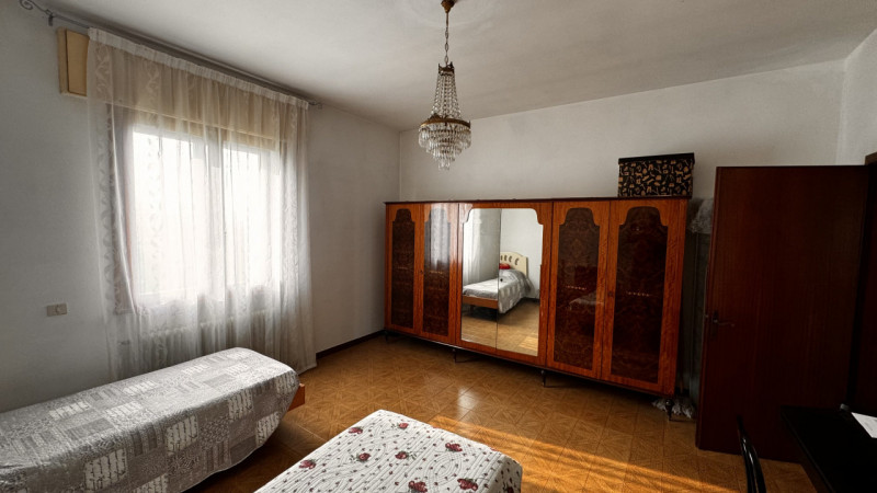 Scopri questa splendida casa singola terratetto situata a Lozzo Atestino, immersa nel meraviglios...