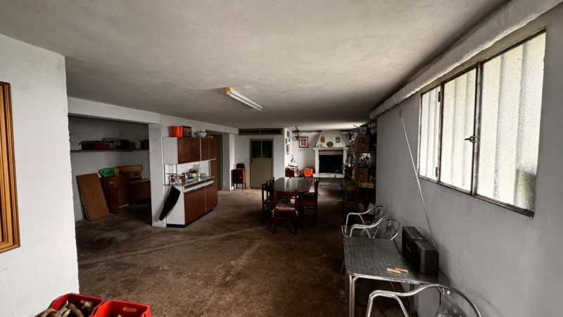 Scopri questa splendida casa singola terratetto situata a Lozzo Atestino, immersa nel meraviglios...