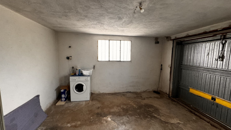 Scopri questa splendida casa singola terratetto situata a Lozzo Atestino, immersa nel meraviglios...