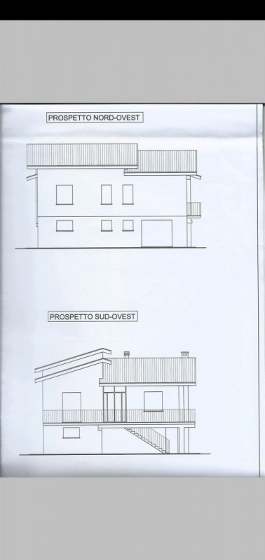 Scopri questa splendida casa singola terratetto situata a Lozzo Atestino, immersa nel meraviglios...