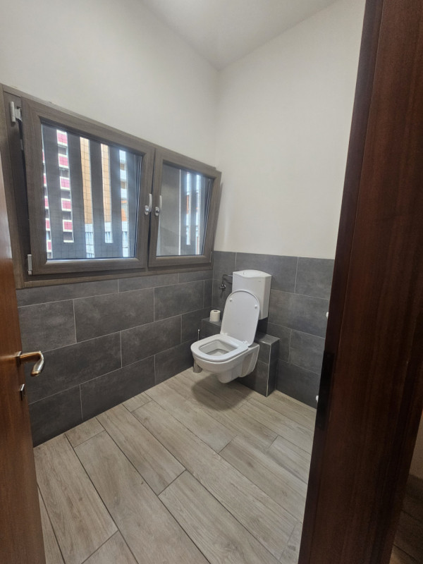 In vendita un prestigioso immobile ad uso ufficio di circa 600 mq, situato all'ultimo piano di un...