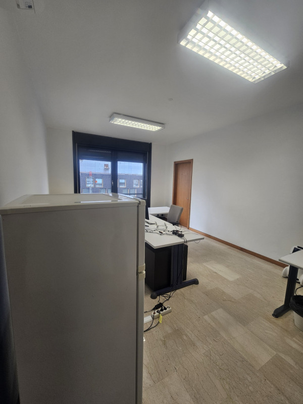 In vendita un prestigioso immobile ad uso ufficio di circa 600 mq, situato all'ultimo piano di un...