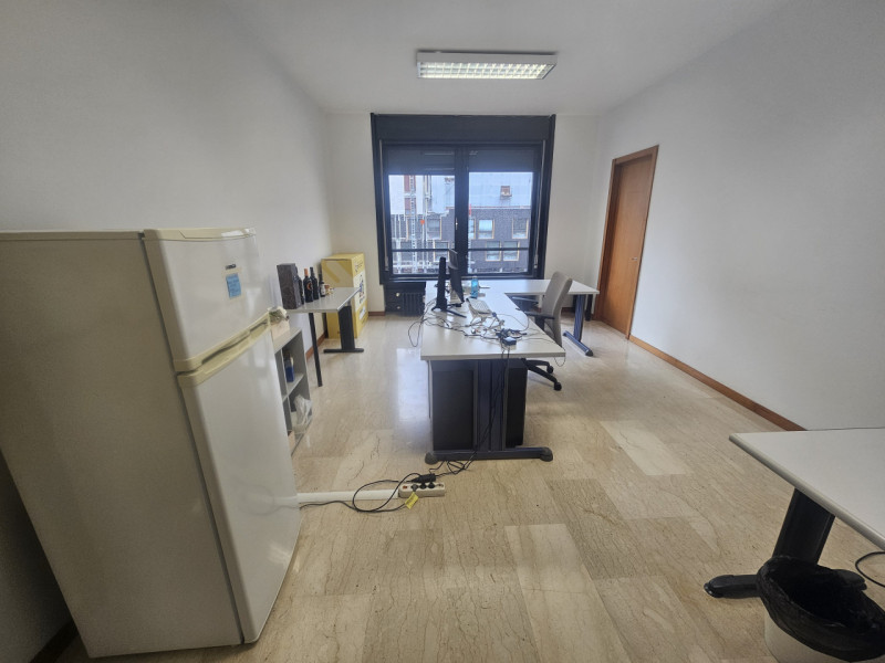 In vendita un prestigioso immobile ad uso ufficio di circa 600 mq, situato all'ultimo piano di un...