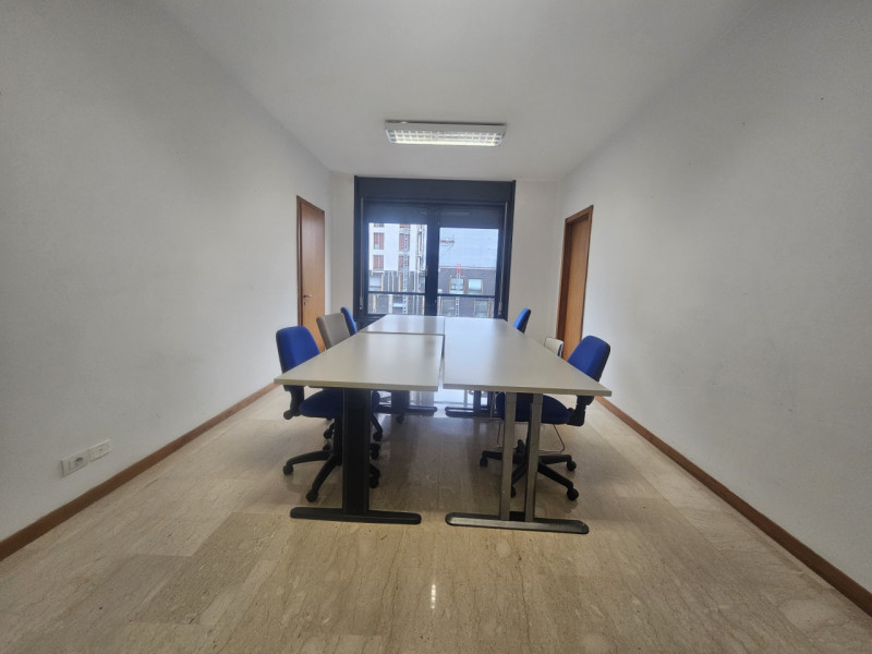 In vendita un prestigioso immobile ad uso ufficio di circa 600 mq, situato all'ultimo piano di un...