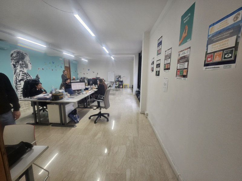 In vendita un prestigioso immobile ad uso ufficio di circa 600 mq, situato all'ultimo piano di un...