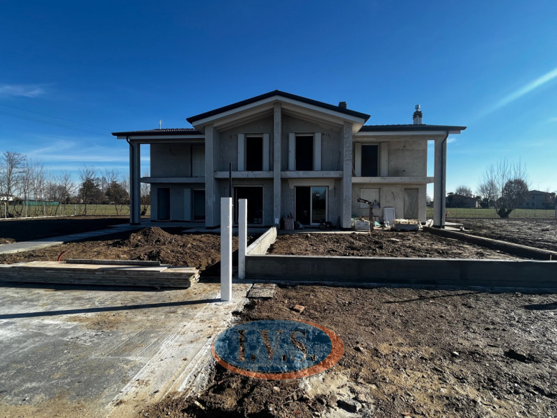 Villafranca Padovana (PD): In tranquilla posizione immersa nel verde, proponiamo ULTIMA porzione ...