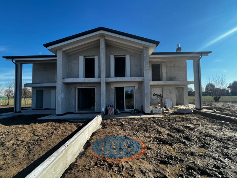 Villafranca Padovana (PD): In tranquilla posizione immersa nel verde, proponiamo ULTIMA porzione ...