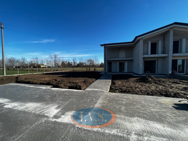 Villafranca Padovana (PD): In tranquilla posizione immersa nel verde, proponiamo ULTIMA porzione ...