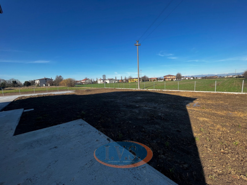 Villafranca Padovana (PD): In tranquilla posizione immersa nel verde, proponiamo ULTIMA porzione ...