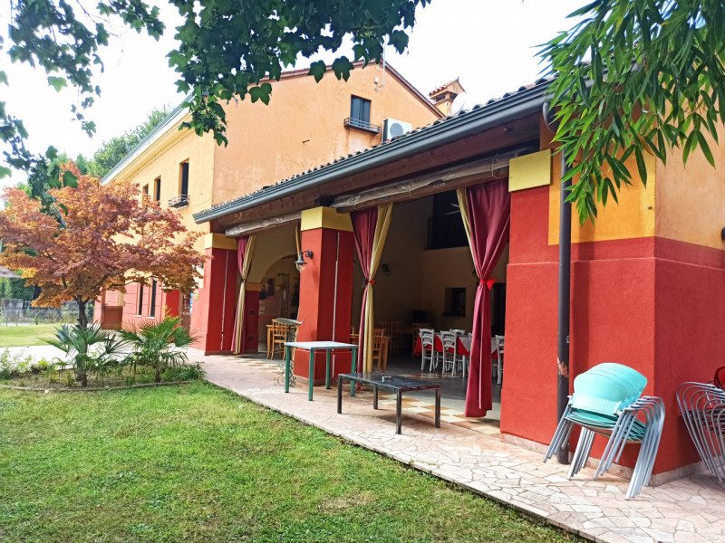 Vicenza est, zona Torri di Quartesolo. Vendesi suggestiva Locanda ricavata da una ristrutturazion...