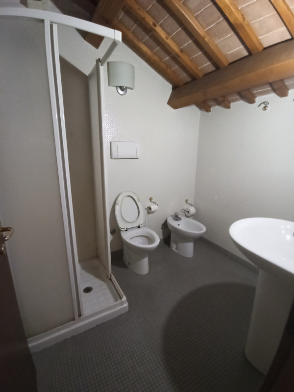 Vicenza est, zona Torri di Quartesolo. Vendesi suggestiva Locanda ricavata da una ristrutturazion...