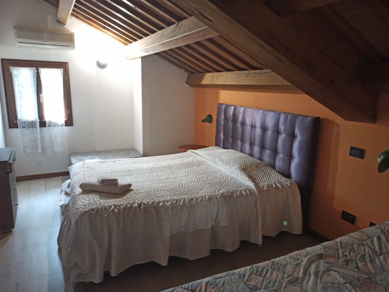 Vicenza est, zona Torri di Quartesolo. Vendesi suggestiva Locanda ricavata da una ristrutturazion...