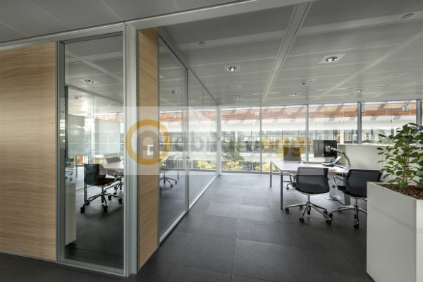 Proponiamo ottima opportunità di Ufficio Direzionale situato all'interno di moderno EDIFICIO COMM...