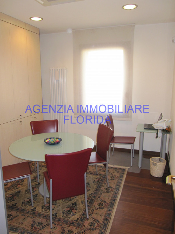 Nel cuore del centro storico di Camposampiero, proponiamo in affitto raffinato ufficio strategica...