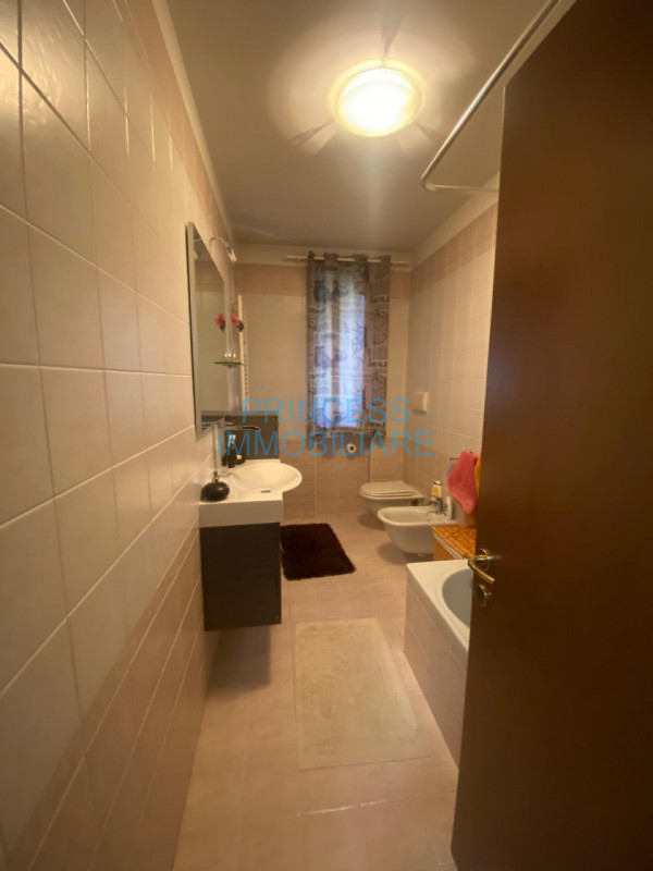 A Pievebelvicino in zona residenziale, vicino a un parco giochi in zona riservata con traffico ve...