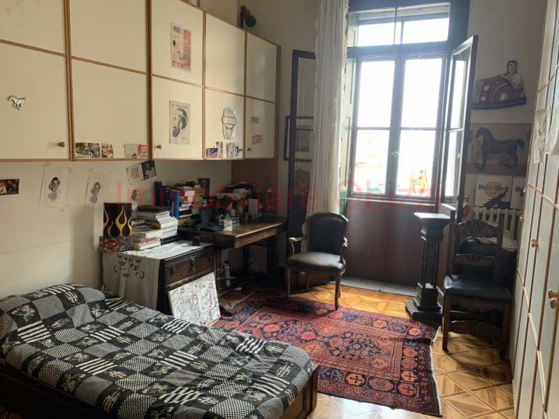 PADOVA - CENTRO STORICO - Proponiamo in vendita appartamento di pregio in stabile del 1700.
Carat...